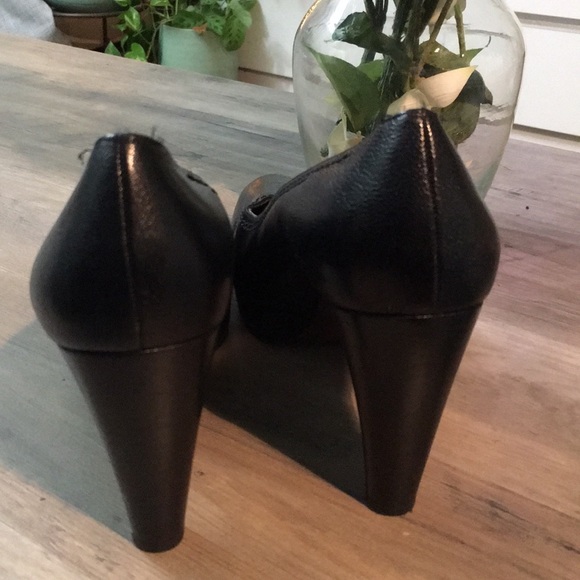 Women’s Stuart Weitzman pumps, size 8 - Picture 4 of 8